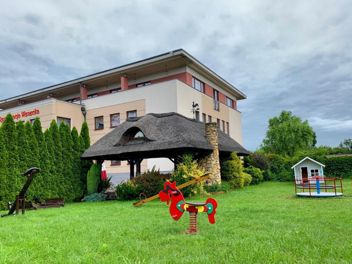 Nocowanie Restauracja Wenecka Hotel Klobuck Buitenkant foto
