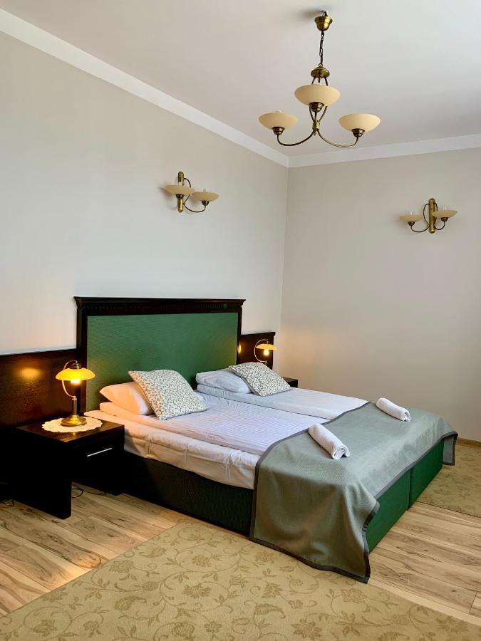 Nocowanie Restauracja Wenecka Hotel Klobuck Buitenkant foto