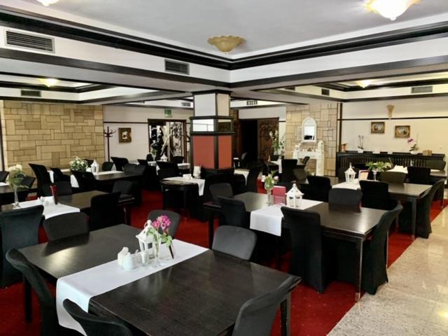 Nocowanie Restauracja Wenecka Hotel Klobuck Buitenkant foto